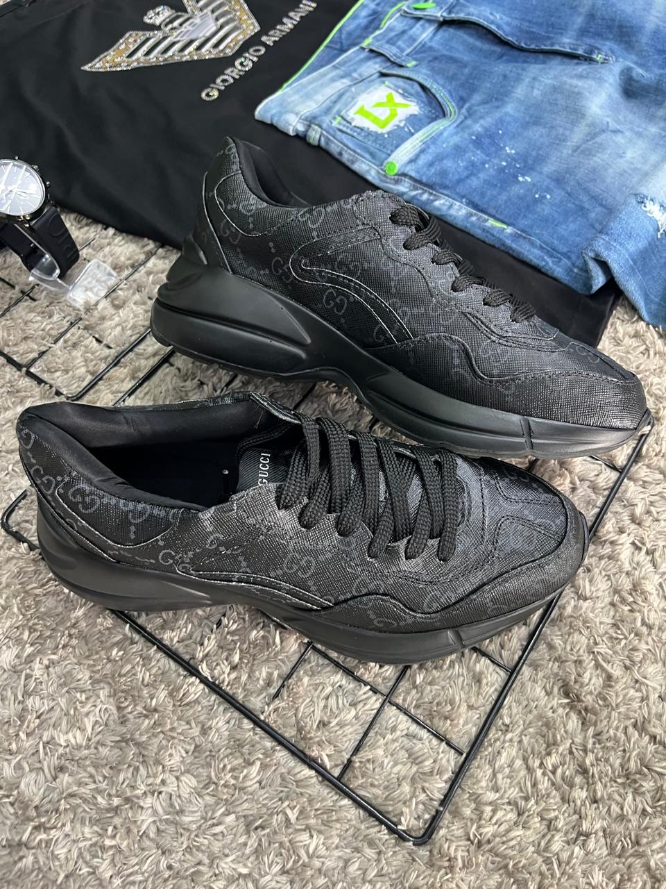 Tênis Gucci Rhyton Monograma All Black