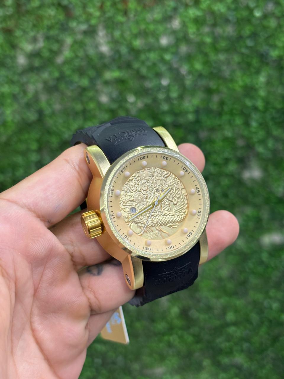 Relógio Invicta Dragon Dourado Preto
